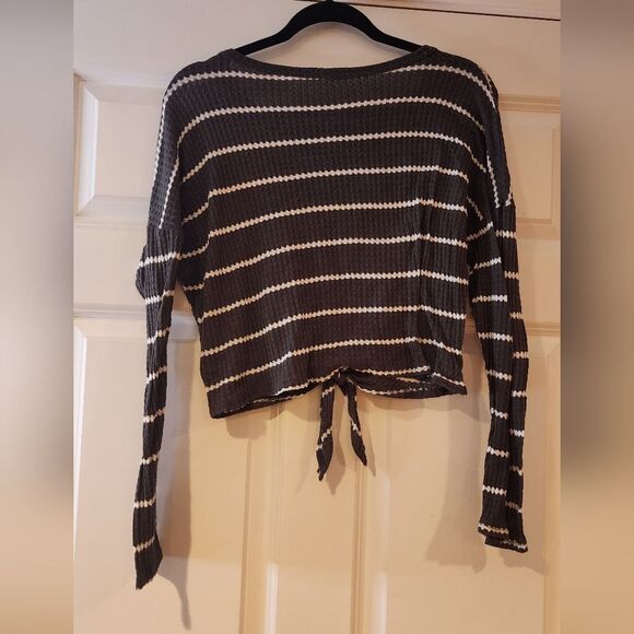 Caution to the Wind gray and white striped cropped long sleeve top M - Picture 4 of 4